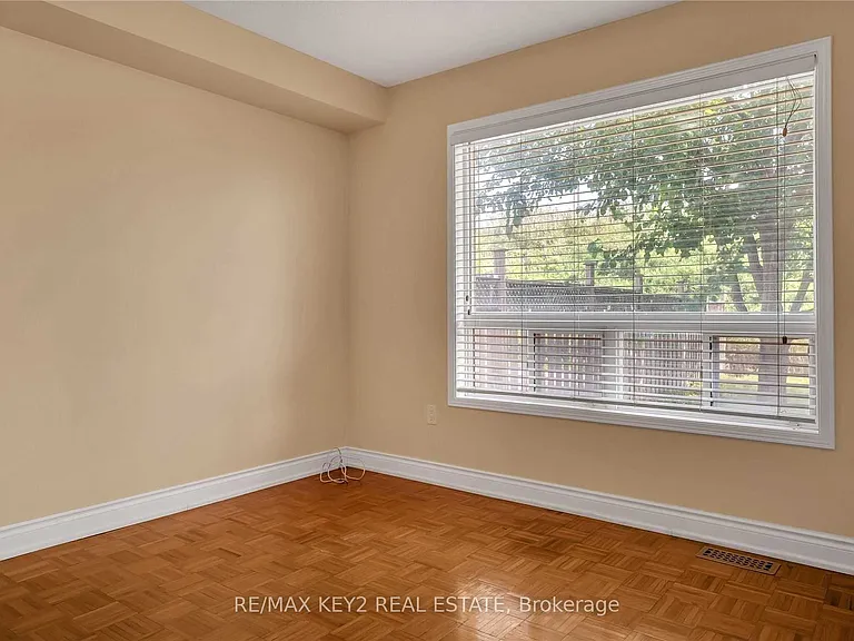 633 Caboto Trl — Photo 14