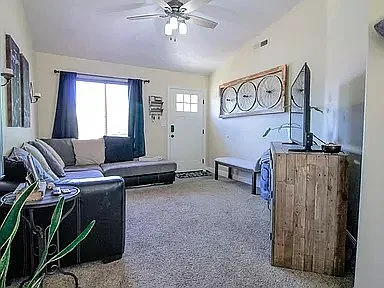 3 bed, 2.0 bath, 1150 sqft, $2,000 — Photo 4