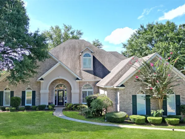 811 Mountain Lake Ct, Prattville, AL 36067