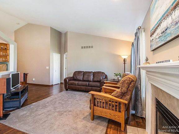 5th image of 7899 Thornhill Dr