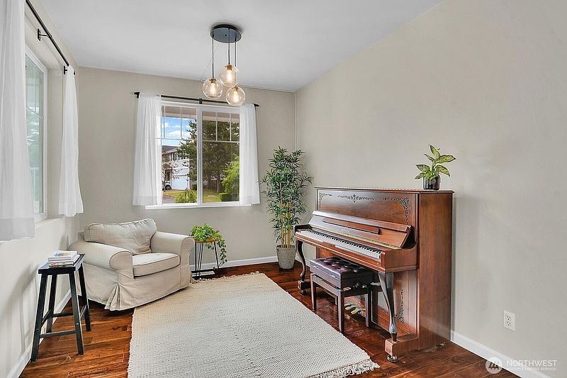 5th image of 2412 84th Avenue NE