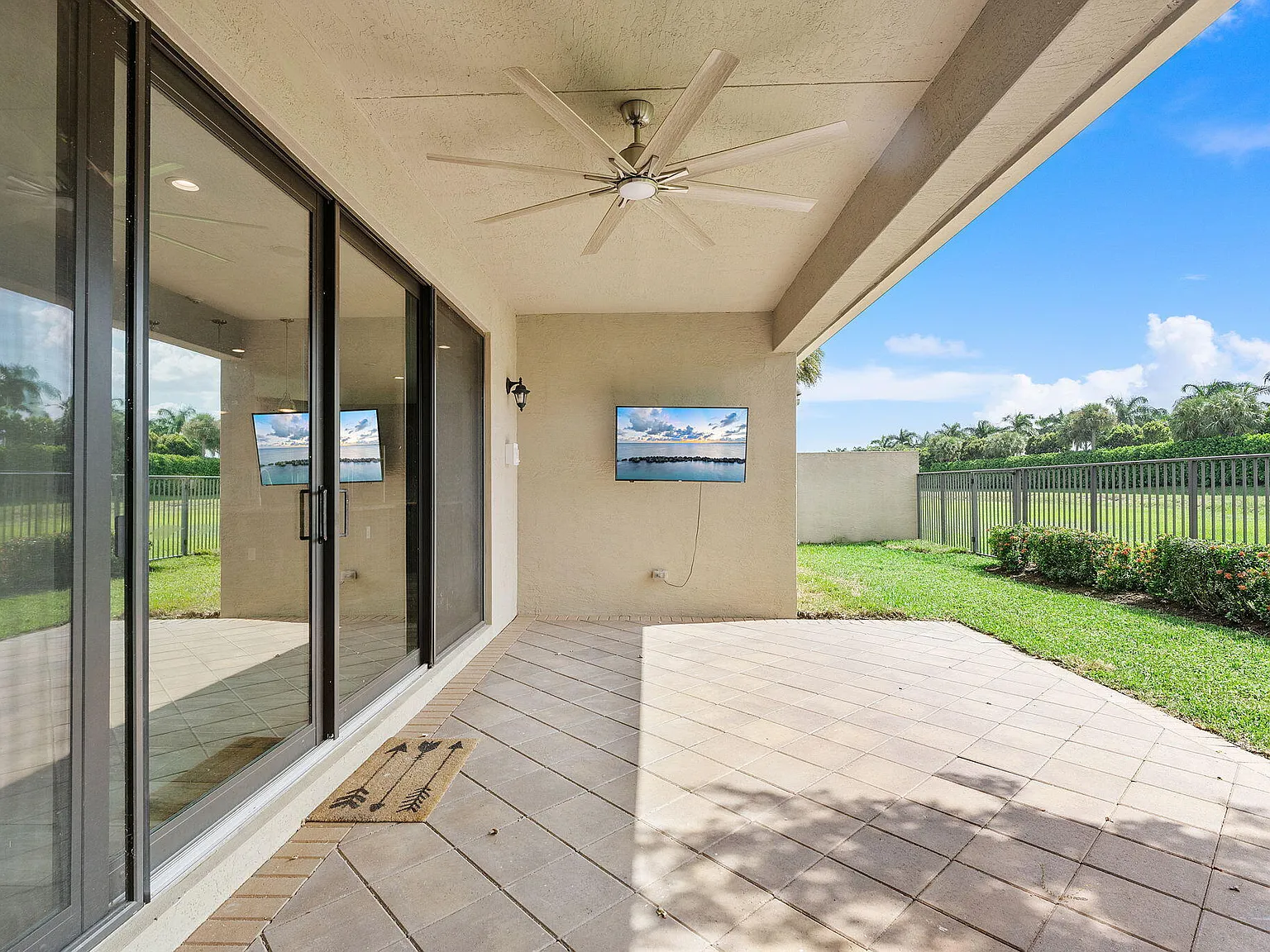 4 bed, 3.0 bath, 2656 sqft, $6,500 — Photo 2