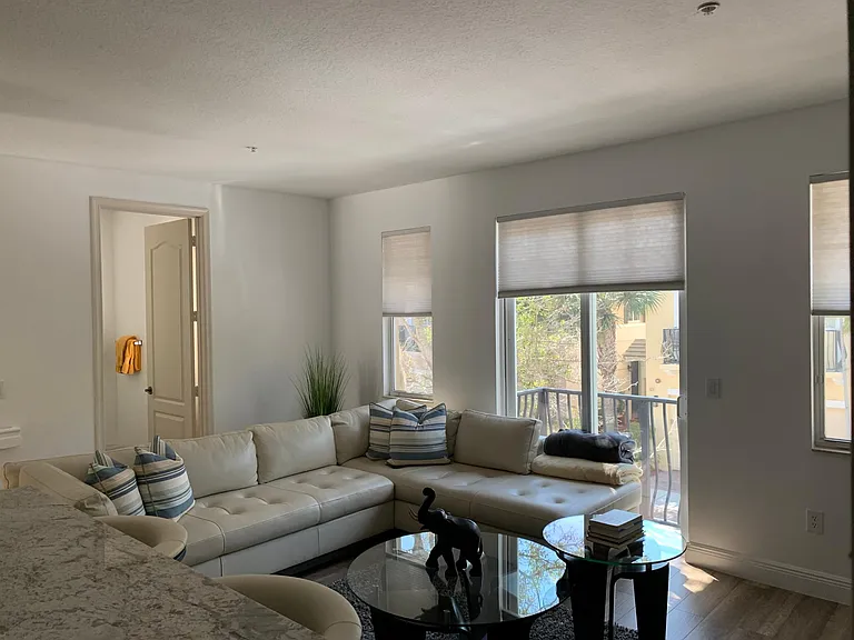 574 NW 35th Pl — Photo 6