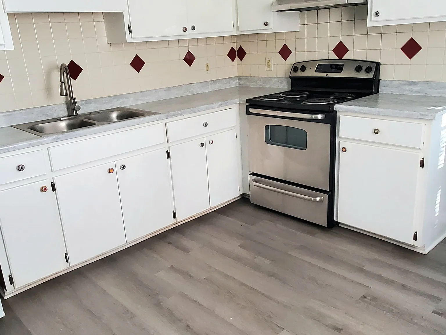 1812 London Church Rd NE — Photo 2