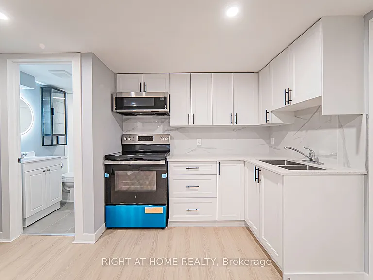 250 Beechy Dr #BASEMENT — Photo 11