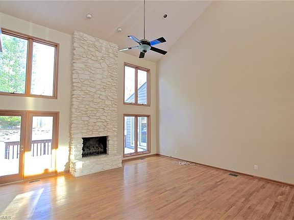 3rd image of 3606 Primrose Ave