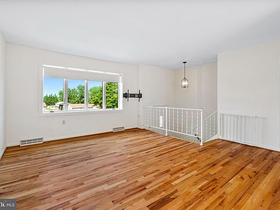 4th image of 10225 Allview Dr