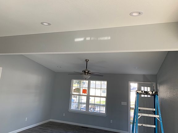 3rd image of 803 Lynn Ln