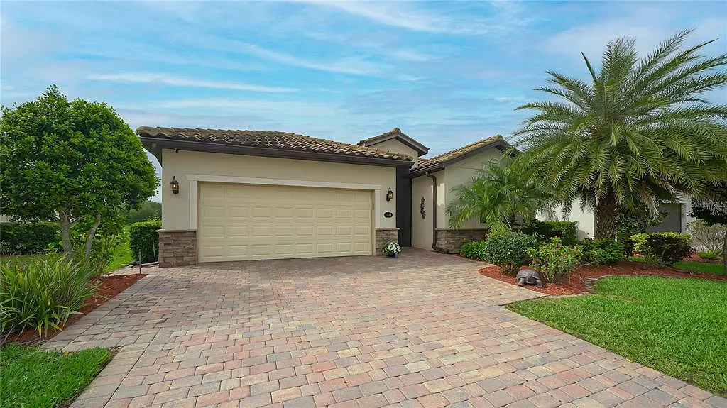 4 bed, 3.0 bath, 2006 sqft, $4,000 — Photo 1