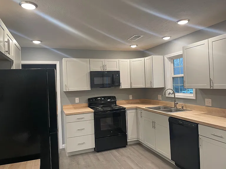 713 Hayes St — Photo 3