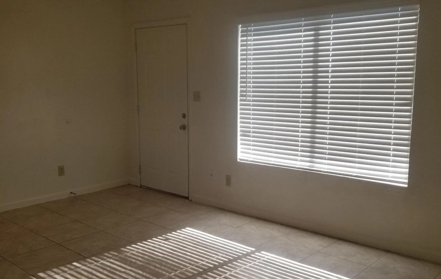 2 bed, 1.0 bath, 700 sqft, $1,000 — Photo 3