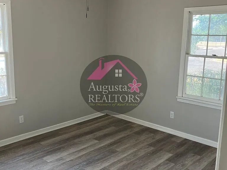 3702 Wilshire Dr — Photo 2