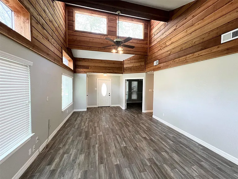 3215 Keywood Ln — Photo 6