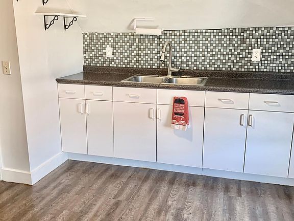 4th image of 182 Grove Ave APT 5