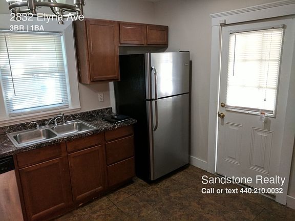 3rd image of 2832 Elyria Ave