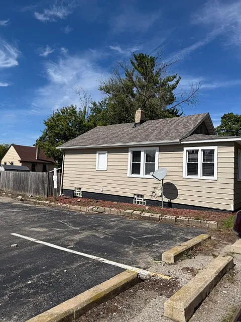 2 bed, 1.5 bath, 759 sqft, $1,575 — Photo 2