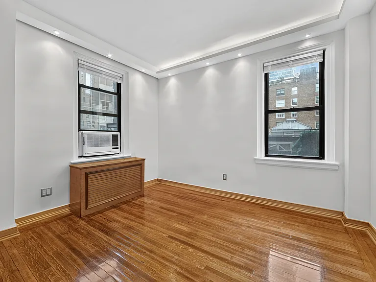 150 W 58th St #11B — Photo 7