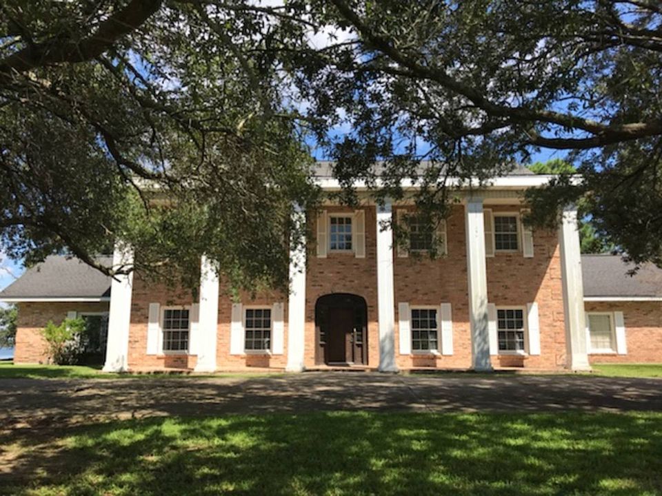1st image of 3001 Lake Palourde Dr