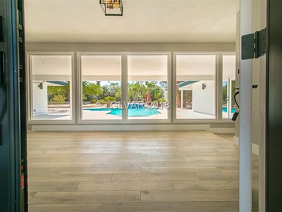 5th image of 2988 Vista Del Sol Ave