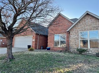 321 Essex Way, Centerton, AR 72719