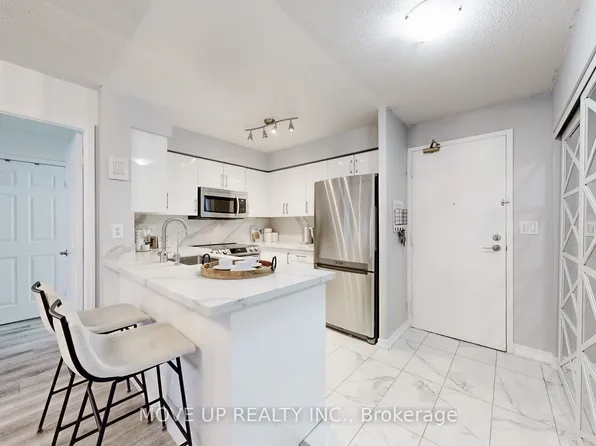 3 Ellesmere St #225, Richmond Hill, ON L4B 4N2