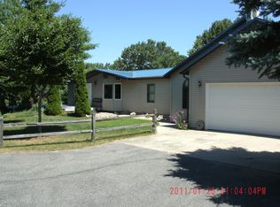 13190 Pine Island Dr, Sparta, MI