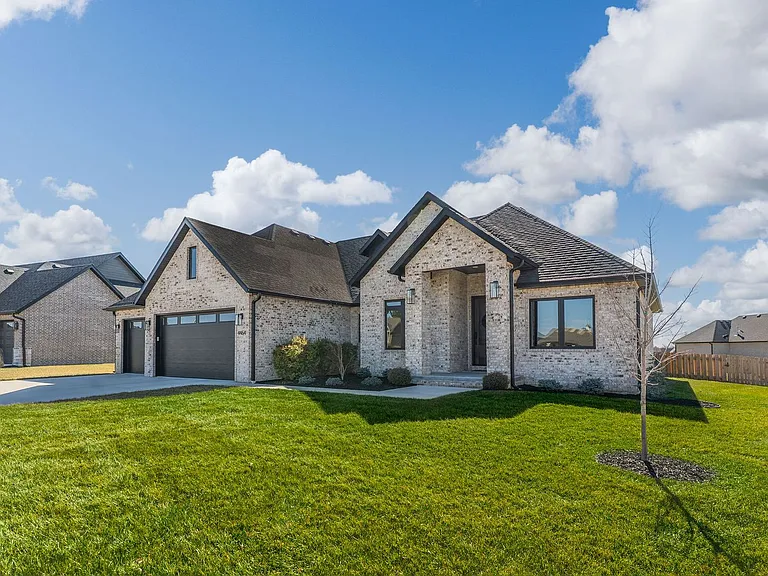 4464 E Lancaster Way — Photo 3