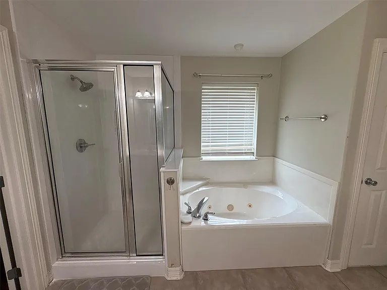 308 Williamsburg Ave — Photo 16