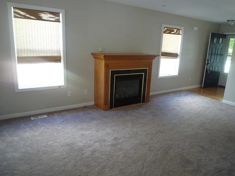 2449 Tolmie Ave — Photo 15
