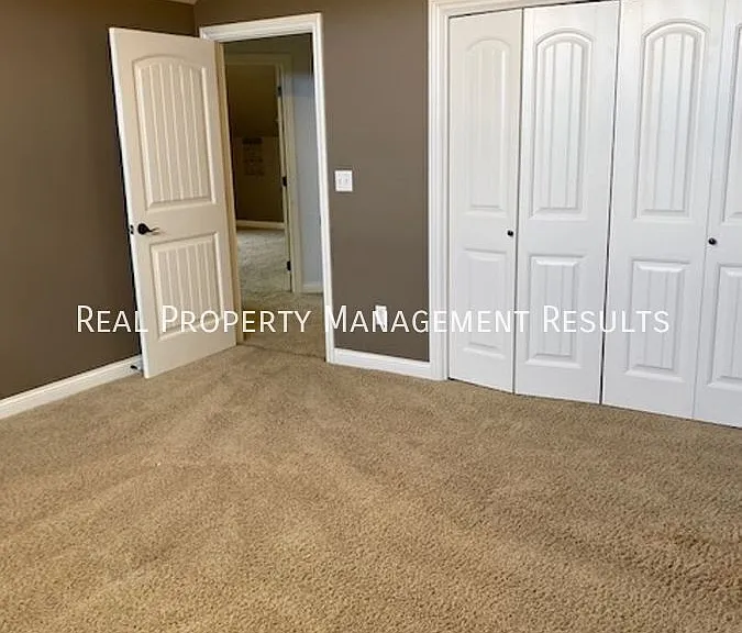 9399 Millicent Ct — Photo 23