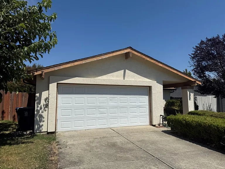 2766 Applewood Dr — Photo 2