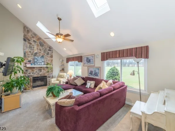 8 Freedom Ct, Montville Twp., NJ 07045