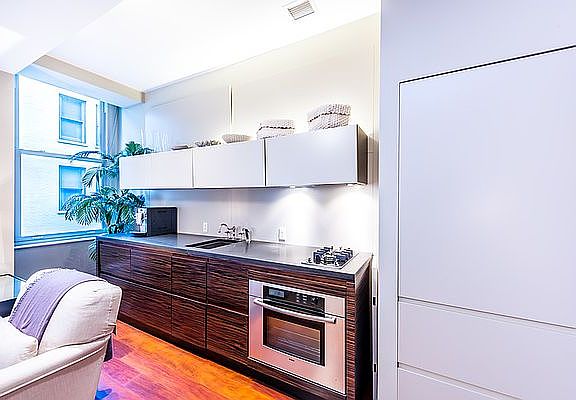 3rd image of 55 Wall St APT 813
