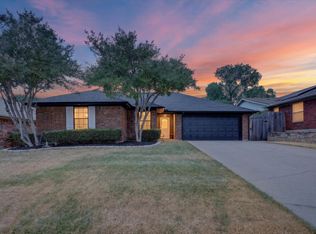 8233 Willis Ln, Watauga, TX 76148