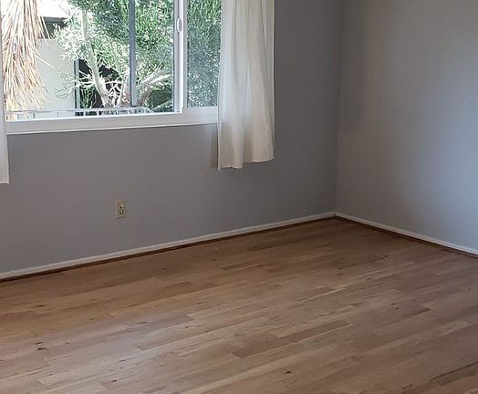 5th image of 3003-07 Rowena Ave #9