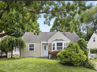 94 Lakeview St, River Edge, NJ 07661