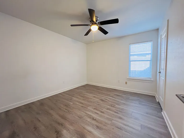 5726 Lehigh St — Photo 17