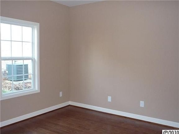 4th image of 108 Sweet Oaks Ln