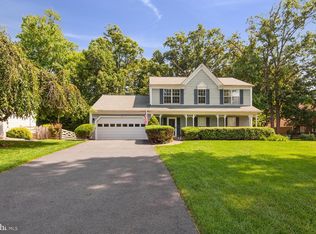 8 Owens Ct, Sterling, VA 20165