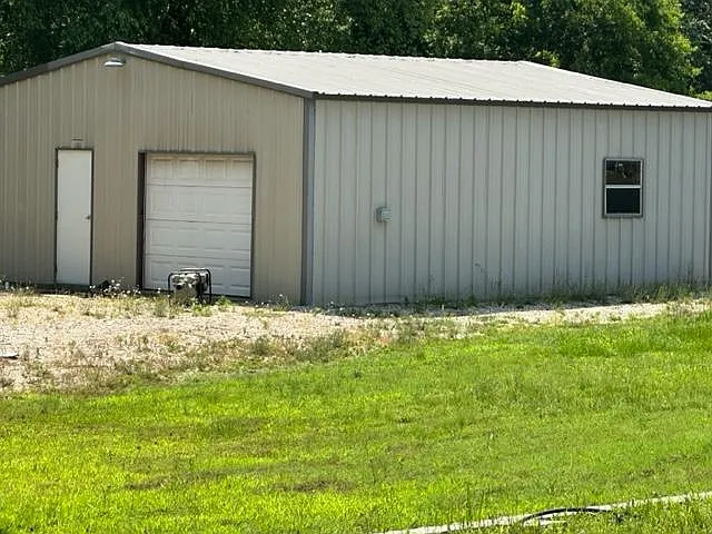 843 FM 2560 — Photo 17