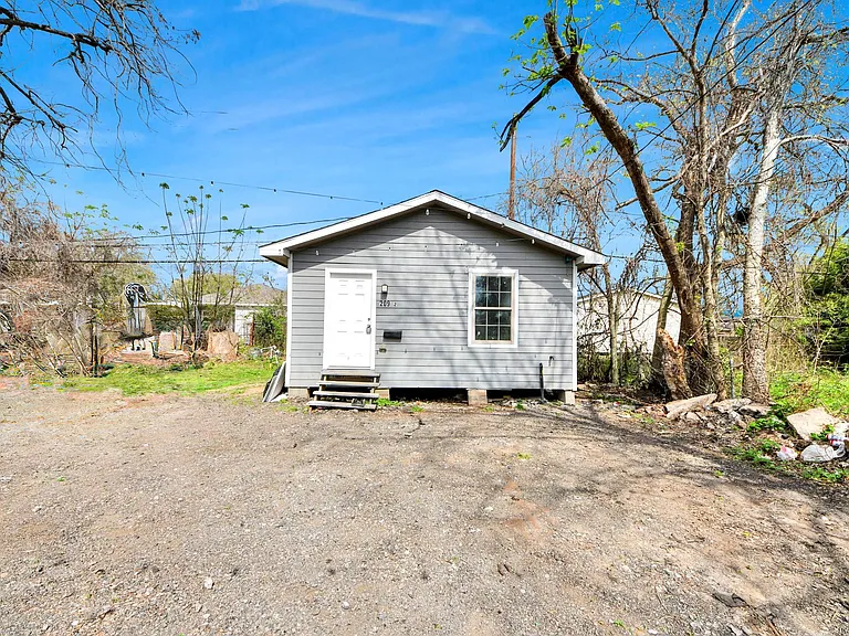 209 Owens St #A — Photo 11