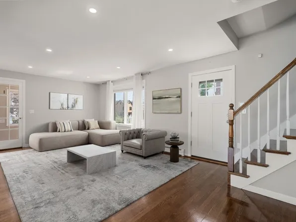 38 Overlook Rd, Waltham, MA 02451