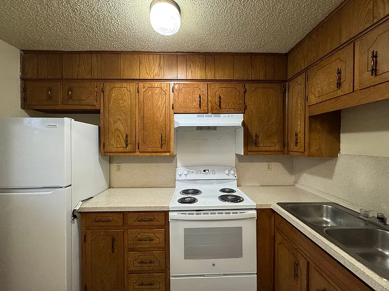 228 Hold Street — Photo 8
