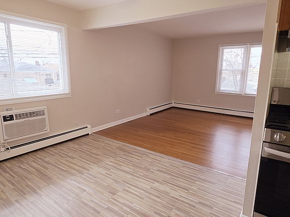 4th image of 5929 W 63rd St #4B