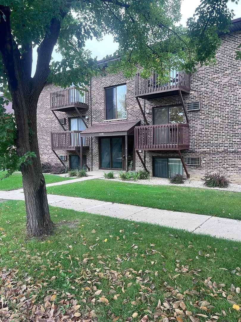 2 bed, 960 sqft, $1,600 — Photo 1