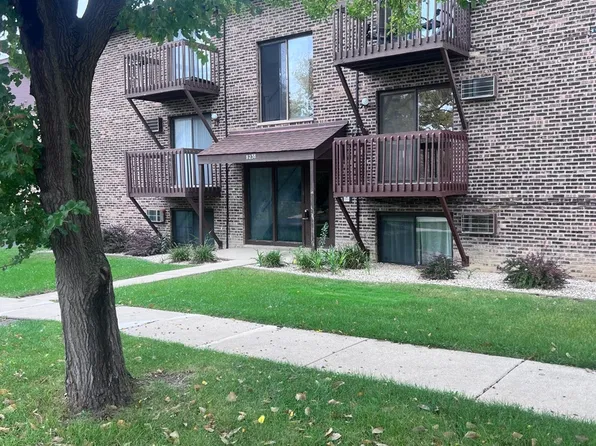 8238 Woodland Dr #D, Darien, IL 60561