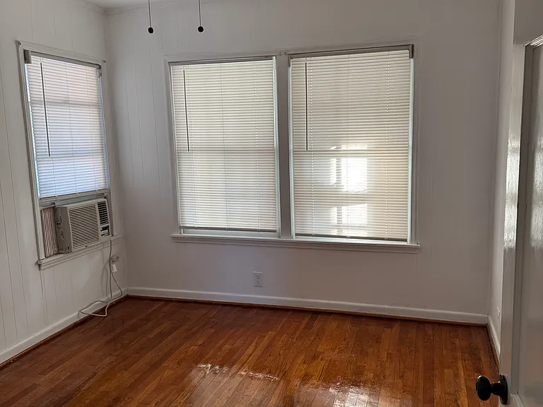 208 Westminster Ave — Photo 4