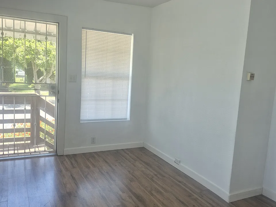 400 W 4th St