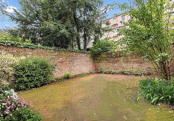 5th image of 266 De Graw St #1