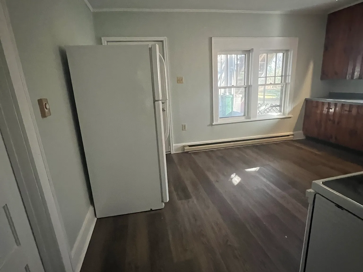 3 bed, 950 sqft, $1,700 — Photo 2